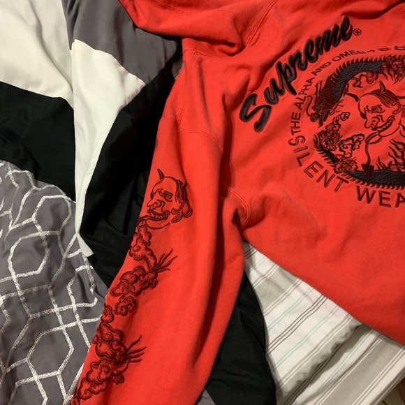 Supreme Hoodie never worn - Picture 5 of 5